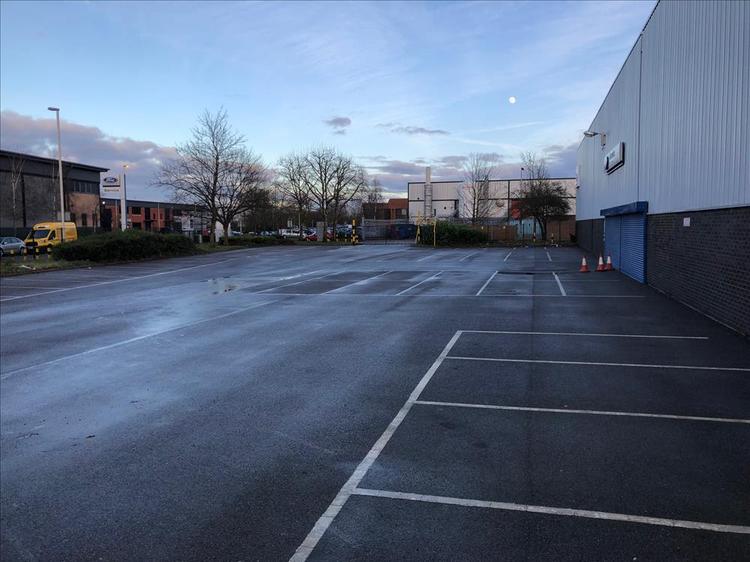 An Industrial Property For Rent In Hayes, Hillingdon, UB3 1DQ