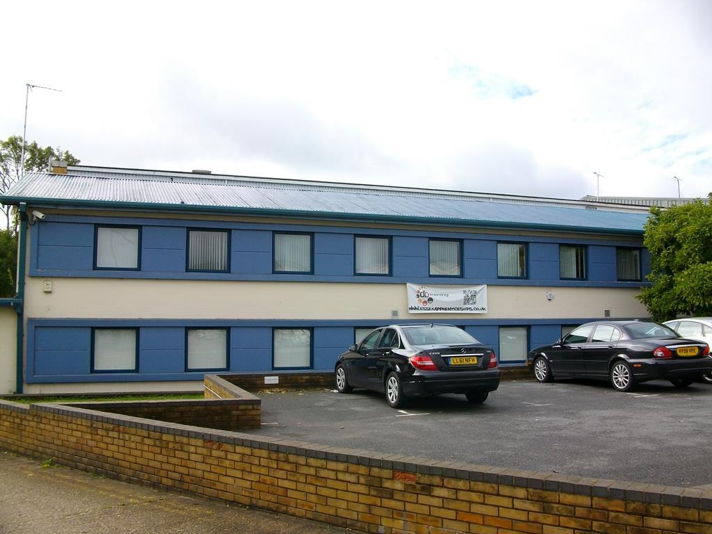 4 commercial properties for rent in Rayleigh, Essex, UK Page 1