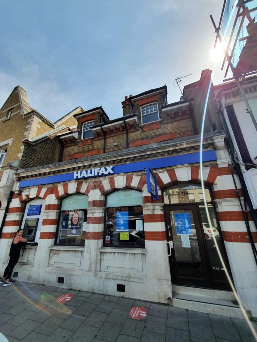 A Commercial Property For Rent In Hoddesdon, Hertfordshire, EN11 8HD