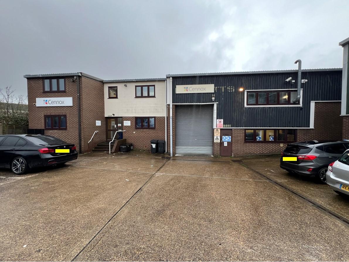 A Commercial Property For Rent In Billericay, CM12 0BT Freehold