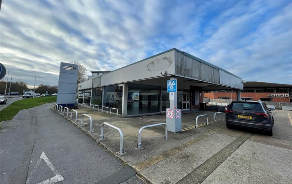 A Commercial Property For Sale In Bracknell, RG12 1QN Freehold 0.84