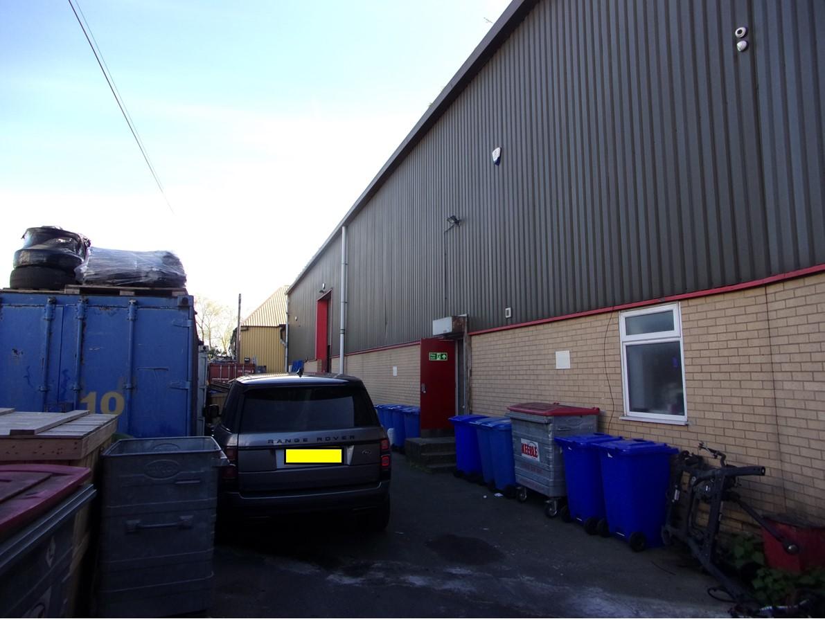 A Commercial Property For Sale Or Rent In Rainham, RM13 9YH Freehold
